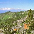 Widok na Himalaje z Darjeelingu, Indie. Ten najwyższy szczyt w oddali to Kanczendzunga(8586 mnpm).