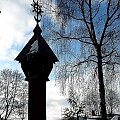 Cmentarz na Sałtaniszkach w Wilnie.Nagrobek kapliczka.Litewska rzezba ludowa. #cmentarz