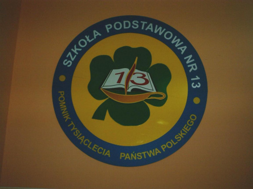 Na parterze wita nas ładne logo... #tomaszów #sp13 #szkoła