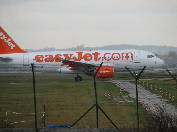 easyJet
Airbus A319-111 - G-EZEZ