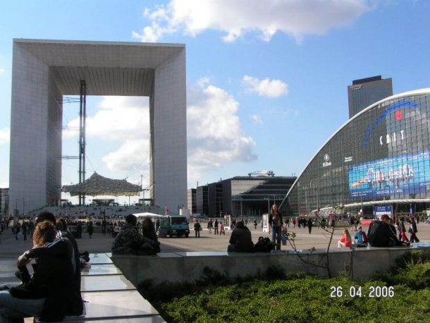 Paryż av.Champs de Elysees oraz nowoczesna dzielnica La Defense