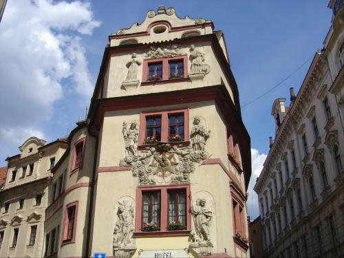 Dom Pod Złota Studnią #Praga #miasto #stolica