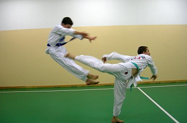 heh Daniel dostał odemnie w brzuch :D:D:D #Adam #Daniel #Taekwondo