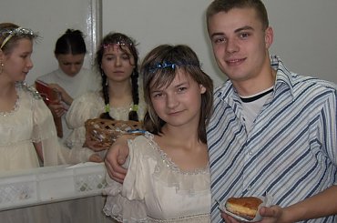 6 grudnia to tradycyjne Mikołajki. Młodzież z Internatu ZS w Sobieszynie również doczekała się swojego Mikołaja #Sobieszyn #Mikołajki #EdytaZielińska #AnnaBiaduń #JustynaBanaś