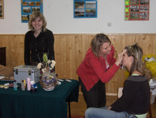 13 grudnia 2006 r. w Internacie odbyło się spotkanie z przedstawicielkami firmy Oriflame, połączone z pokazem maikijażu #Sobieszyn #Internat #EwaBuch