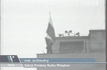 Specjalne wydanie głównych "Wiadomości" 13 grudnia 2006 roku - 25. rocznica ogłoszenia stanu wojennego.
www.TVPmaniak.tv.pl #tvp #tvp1 #wiadomości #gawryluk #dorota #StanWojenny #tvpmaniak