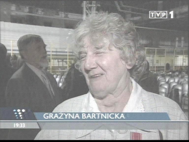 Specjalne wydanie głównych "Wiadomości" 13 grudnia 2006 roku - 25. rocznica ogłoszenia stanu wojennego.
www.TVPmaniak.tv.pl #tvp #tvp1 #wiadomości #gawryluk #dorota #StanWojenny #tvpmaniak