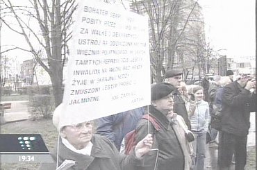 Specjalne wydanie głównych "Wiadomości" 13 grudnia 2006 roku - 25. rocznica ogłoszenia stanu wojennego.
www.TVPmaniak.tv.pl #tvp #tvp1 #wiadomości #gawryluk #dorota #StanWojenny #tvpmaniak