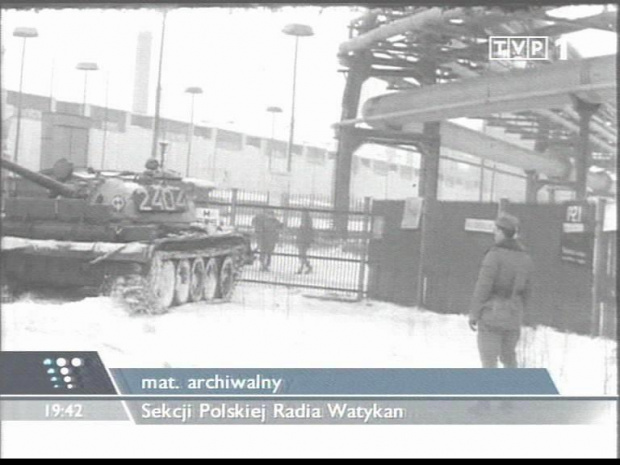 Specjalne wydanie głównych "Wiadomości" 13 grudnia 2006 roku - 25. rocznica ogłoszenia stanu wojennego.
www.TVPmaniak.tv.pl #tvp #tvp1 #wiadomości #gawryluk #dorota #StanWojenny #tvpmaniak