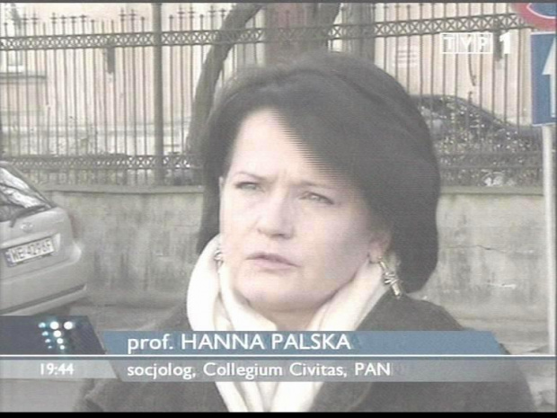 Specjalne wydanie głównych "Wiadomości" 13 grudnia 2006 roku - 25. rocznica ogłoszenia stanu wojennego.
www.TVPmaniak.tv.pl #tvp #tvp1 #wiadomości #gawryluk #dorota #StanWojenny #tvpmaniak