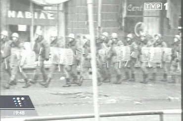 Specjalne wydanie głównych "Wiadomości" 13 grudnia 2006 roku - 25. rocznica ogłoszenia stanu wojennego.
www.TVPmaniak.tv.pl #tvp #tvp1 #wiadomości #gawryluk #dorota #StanWojenny #tvpmaniak