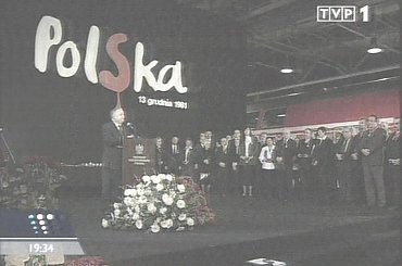 Specjalne wydanie głównych "Wiadomości" 13 grudnia 2006 roku - 25. rocznica ogłoszenia stanu wojennego.
www.TVPmaniak.tv.pl #tvp #tvp1 #wiadomości #gawryluk #dorota #StanWojenny #tvpmaniak