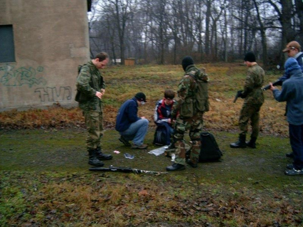 Niskobudżetowa strzelanka airsoftowa 2006 12 17 #AirsoftAsgShotgun