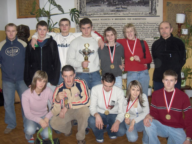 Kolejny sukces Brzozowiaków -
14 grudnia 2006 r. szkolna drużyna ULKS zwyciężyła w Halowych Igrzyskach Szkół Ponadgimnazjalnych Województwa Lubelskiego zorganizowanych w Nałęczowie #Sport #Brzozowiak #EwelinaNowaczyk #JustynaKonopka