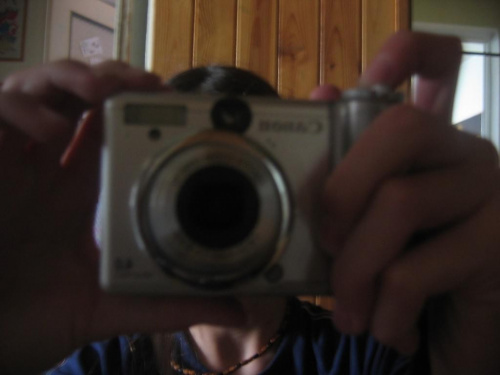 a tak jakos luie to foto ^^
A przedstawia ono mój aparat z palcem moim