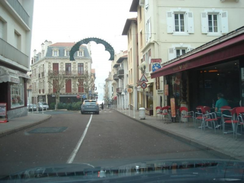 Biarritz - duża miejscowość 15 km przed Hiszpanią. Wszystko w tym mieście jest napisane w dwóch językach - po francusku i po baskijsku.