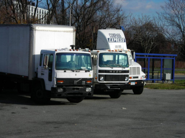 Volvo i Renault "Mack"