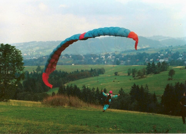 Moje pierwsze loty paralotnią z Nosala i Bachledzkiego Wierchu w 1997 roku. Skany fot. wykonanych Zenithem11 #Sport #paralotnia