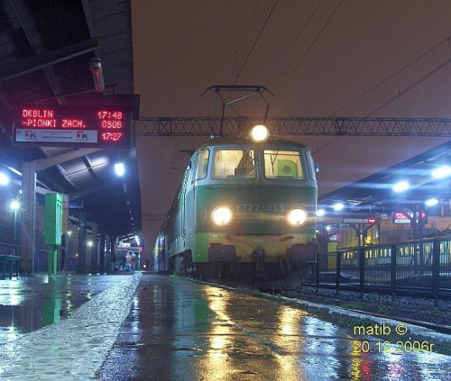 Pociąg osobowy do Dęblina czeka na odjazd