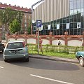 Studentka Akademii Ekonomicznej w Krakowie nago przed uczelnią #AkademiaEkonomicznaWKrakowie #studentka #nago