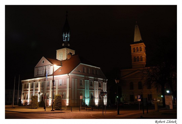 Ratusz i neoklasycystyczny kościół p.w. św. Wojciecha wybudowany w latach 1828-1834 . #Międzyrzecz #kościół #zamek #Obra #katedra #ratusz #bunkry