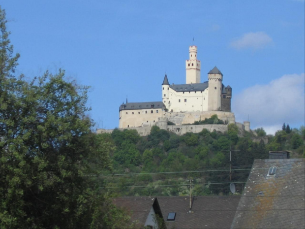 Dolina Renu na północ od Koblencji, bardzo malownicze miejsce, pełno winnic, starych zamków i małych miasteczek #Ren #Loreley #Trier #Koblencja #Mosela #Bruksela #Niemcy #Belgia