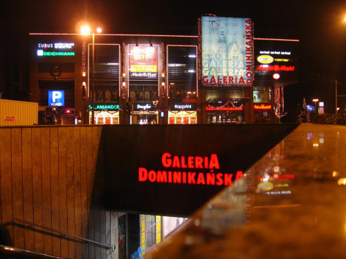 Galeria Dominikańska (shop located almost in the center of Wrocław) at night #Wrocław