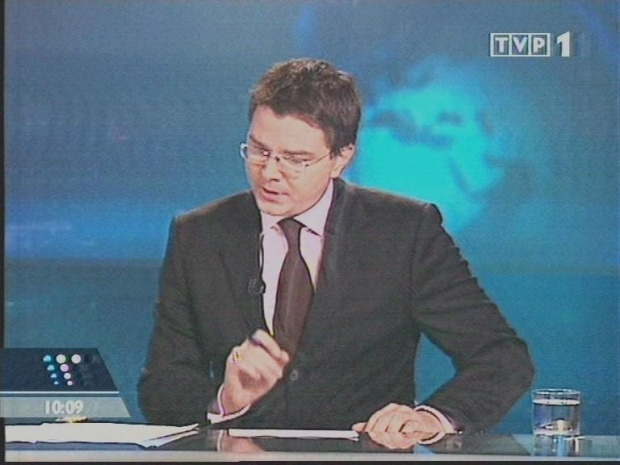 Specjalne wydanie "Wiadomości" TVP 7 stycznia 2007 roku - abp Stanisław Wielgus rezygnuje z urzędu metropolity warszawskiego, ingres zatrzymany. Prowadzi Marcin Leśkiewicz. www.TVPmaniak.pl