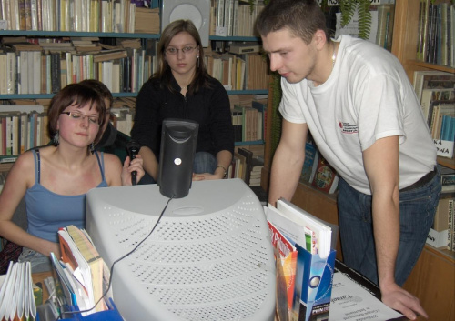 16 stycznia 2007 w bibliotece odbył się I wieczór karaoke. Jak widać na załączonych zdjęciach humory wszystkim uczestnikom imprezy dopisywały. Już planujemy następne spotkanie ;-) #Sobieszyn #Biblioteka #Karaoke #MaciejWiśniecki