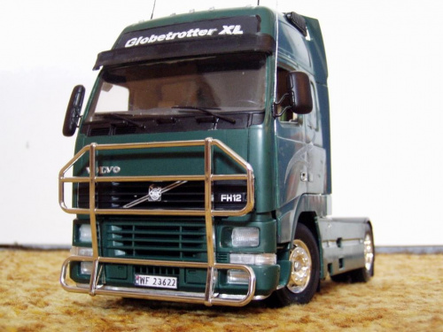 Italeri Volvo FH12 460 Globetrotter XL