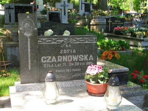 Na cmentarzu w Kazimierzu Dolnym