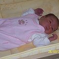 To jest nasza córeczka Julka.Urodziła się 24.03.2006r.Ważyła 4140kg,56cm.Dostała 10pkt.Urodziła się siłami natury.