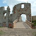 Pozostałości bramy wjazdowej zamku Rabsztyn