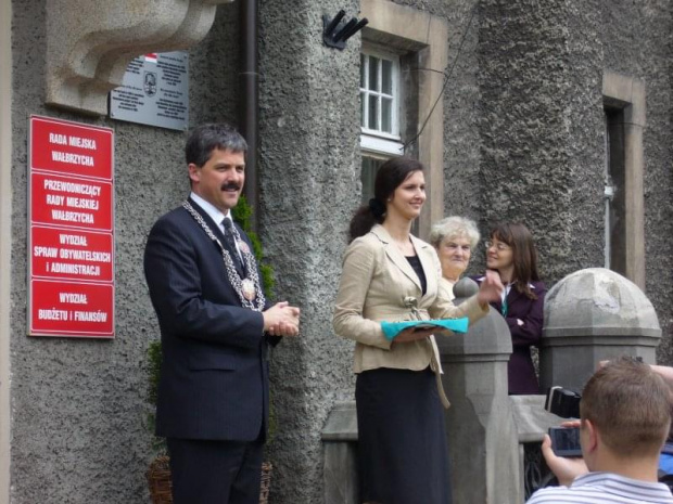 Prezydent Miasta Wałbrzycha przekazuje klucze do miasta studentom. #Juwenalia2006Wałbrzych