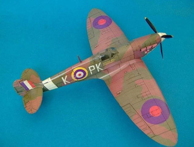 Samolot mysliwski Spitfire Mk II 1:33 TH by Gulumik