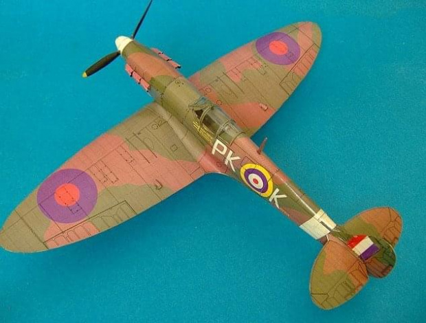 Samolot mysliwski Spitfire Mk II 1:33 TH by Gulumik