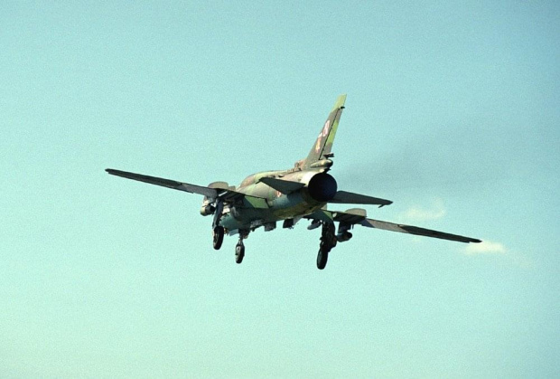 Su - 22 podchodzi do lšdowania