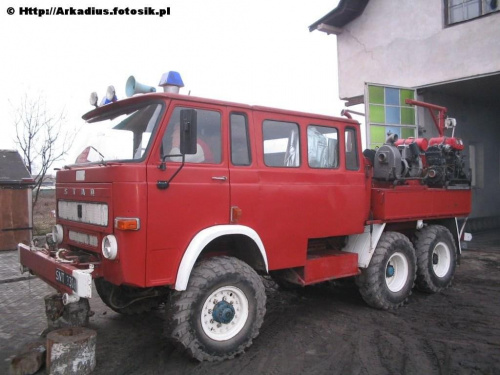 terenowy samochód pożarniczy marki STAR 660 należšcy niegdy do wyposażenia jedynej w Polsce Prywatnej OchotniczejStraży Pożarnej -------------- fotogografię udostępnił pan N .Bogusiewicz #tak