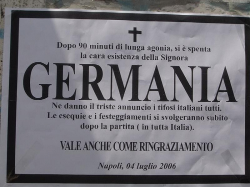 Dzis wieczorem wielki mecz. Italia - Niemcy. Wszyscy Wlosi sa chorzy na calcio.Jak dzisiaj Wlosi pokonaja Niemcow, to festa do bialego rana. O tym, ze Wlosi zawsze i we wszystkim przesadzaja, swiadczyc moze ta fotka.