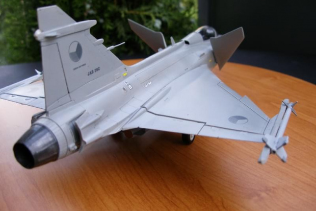 JAS-39 GRIPEN
MPM 1/48