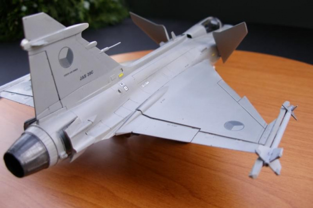 JAS-39 GRIPEN
MPM 1/48