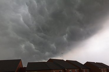 Zdjecie wykonane telefonem Nokia N70 22-07-2006 #Leicester #Anglia #Burza #Nokia #NokiaN70 #N70 #Chmury