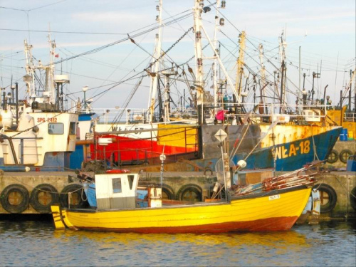 Władysławowo - port , mała łódz rybacka