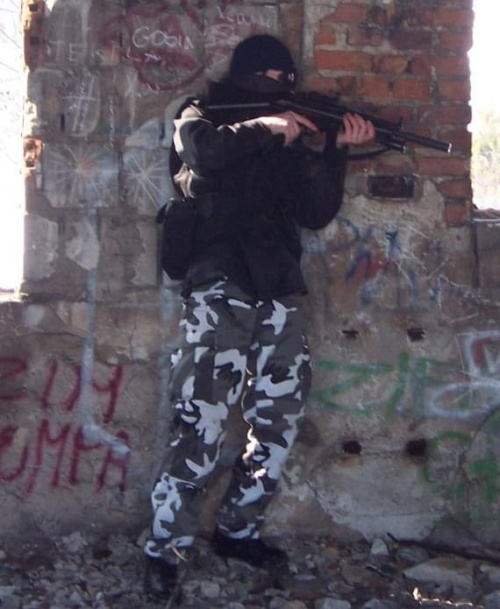 OLO ze swoją ukochaną... MP5A4 :P
2006,03,12