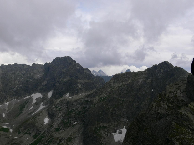 Kozi Wierch (2291) a na horyzoncie Rysy