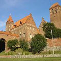 Zamek - kapituły pomezańskiej zbudowany w latach 1320-1340 z cegły. Pierwotnie byt czteroskrzy­dłowy na rzucie zbliżonym do kwadratu. Posiada unikalna wieżę sanitarno-higienicznš tzw. Gdani­sko z 1393 r. Miesci obecnie Muzeum Zamkowe.