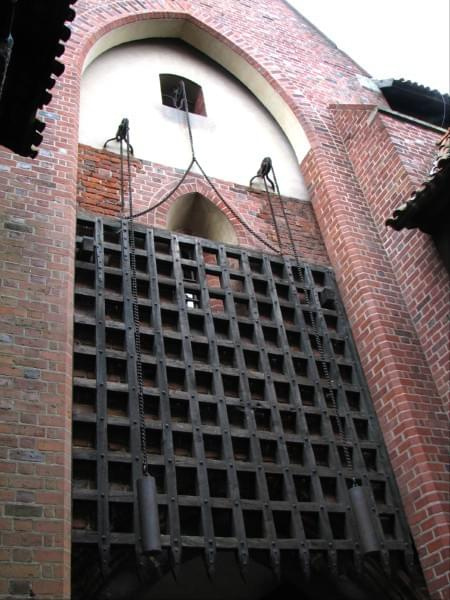 Malbork - brama wjazdowa na zamek średni