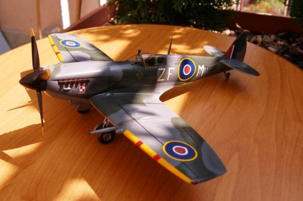 SUPER-MARINE SPITFIRE Mk XVI
REVELL/HASEGAWA 1/48