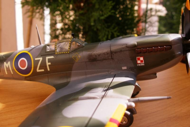 SUPER-MARINE SPITFIRE Mk XVI
REVELL/HASEGAWA 1/48