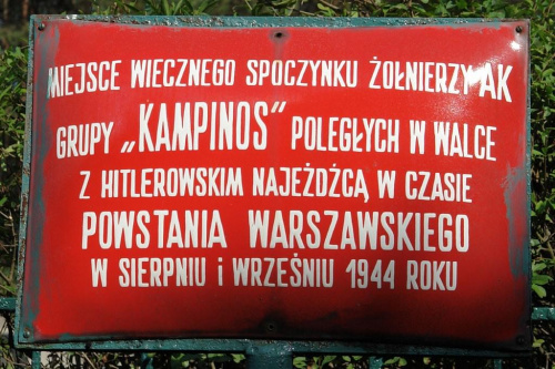 Pomnik pamięci żołnierzy AK Grupy Kampinos poległych w czasie Powstania Warszawskiego 1944. Przygotowania do uroczystości rocznicowych - Sierpień 2006. #PowstanieWarszawskie #GrupaKampinos #PomnikPamięci